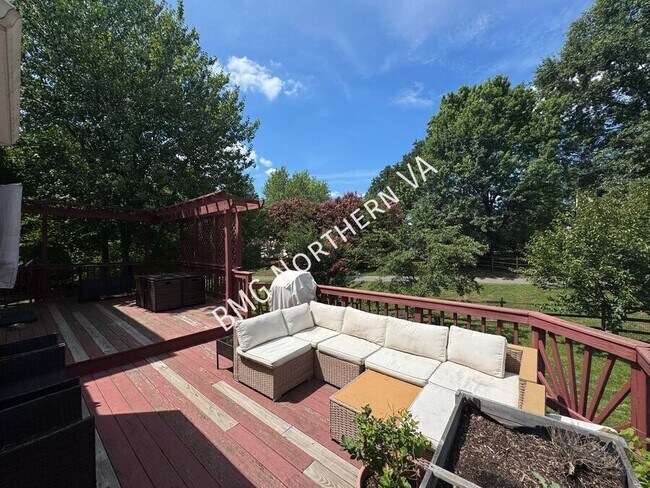 Building Photo - 10205 Daylily Ct