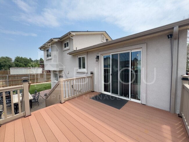 Building Photo - Conveniently Located Tri-Level