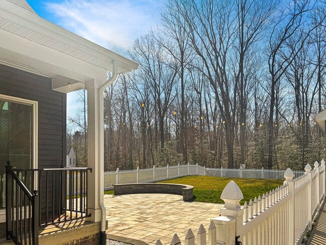 Building Photo - Modern Comfort & Style in a Prime Richmond Location