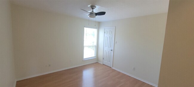 Building Photo - 11302 Meadow Lake Dr