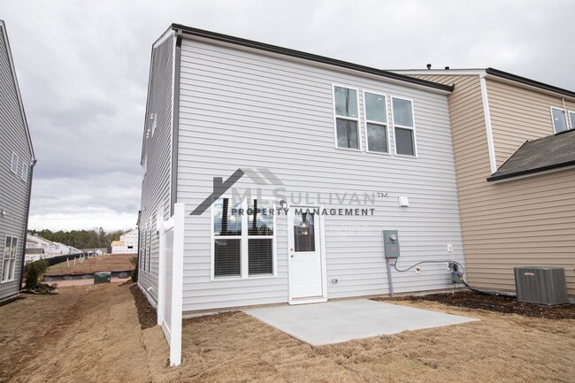 Building Photo - 1010 Crater Lk Wy