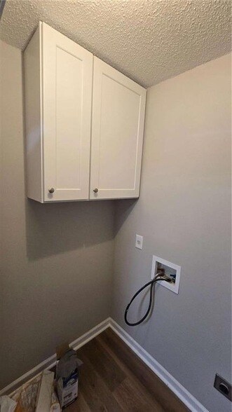 Building Photo - 3025 Mangum Dr