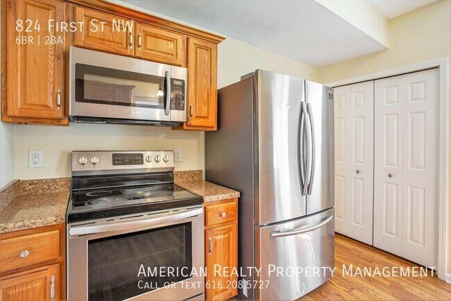 Building Photo - 824 First St NW-