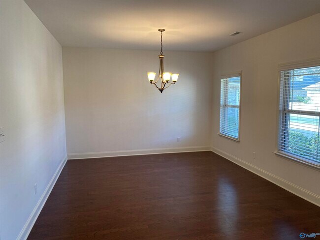 Building Photo - 3015 Hampstead Dr SE