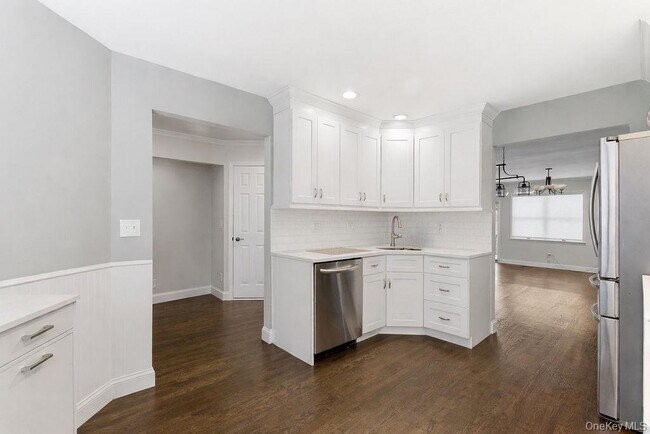 Building Photo - 305 Glenwood Dr