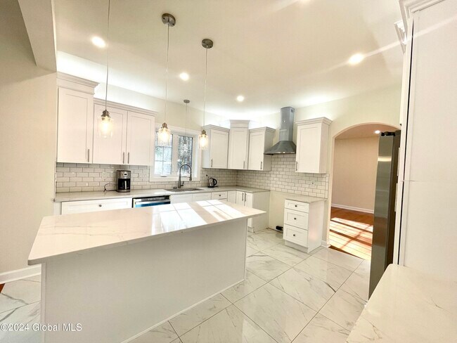 Building Photo - 9 B Poplar Dr