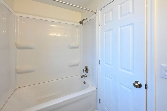 Building Photo - 108 Western Ave