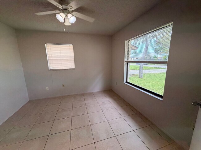 Building Photo - 2/2 Bedroom house with 1 car garage and fenced yard.