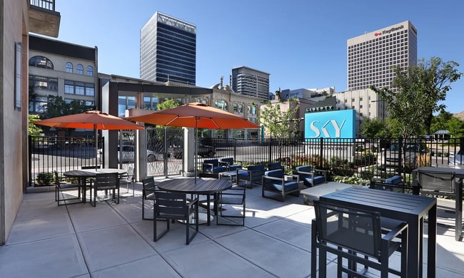 Building Photo - 151 S State St