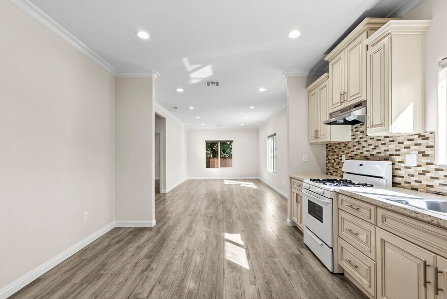 Building Photo - 6715 Cedros Ave