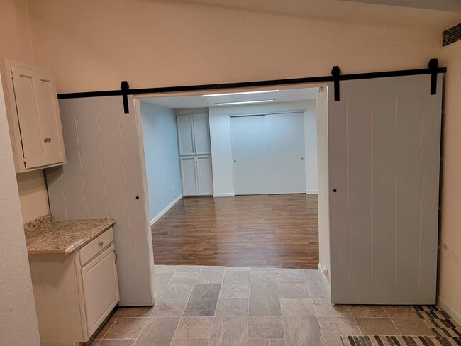Building Photo - 707 Cirby Way