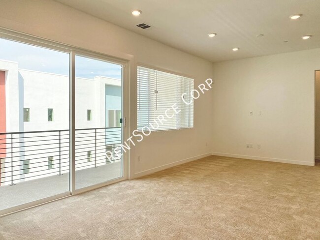 Building Photo - 3 Bedroom, 2022 New Construction Flat w/ S...