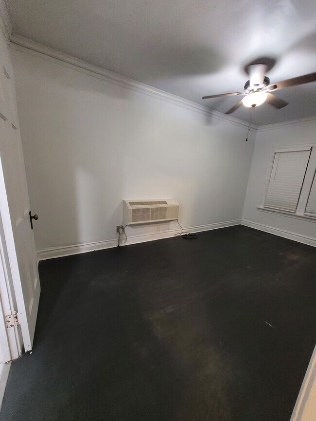 Building Photo - 3111 N Clifton Ave