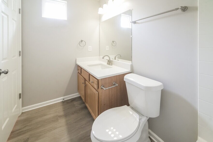 Building Photo - 128 Oak Grove Pl