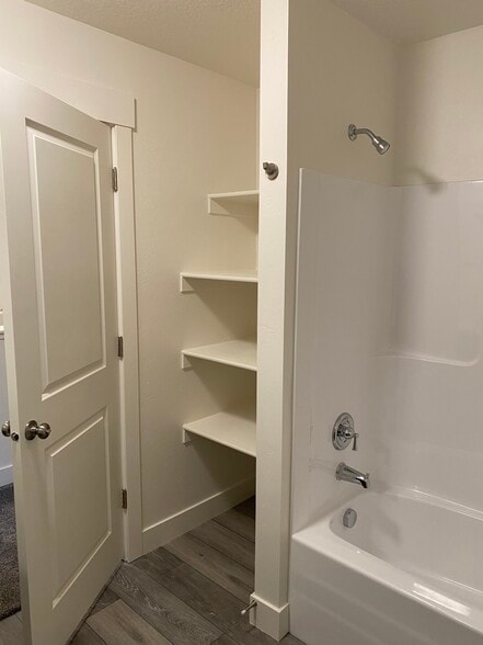 Bath tub and towel/linen closet - 2626 W 450 N