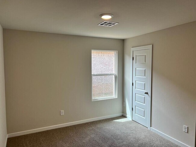 Building Photo - 2909 Firefly Dr