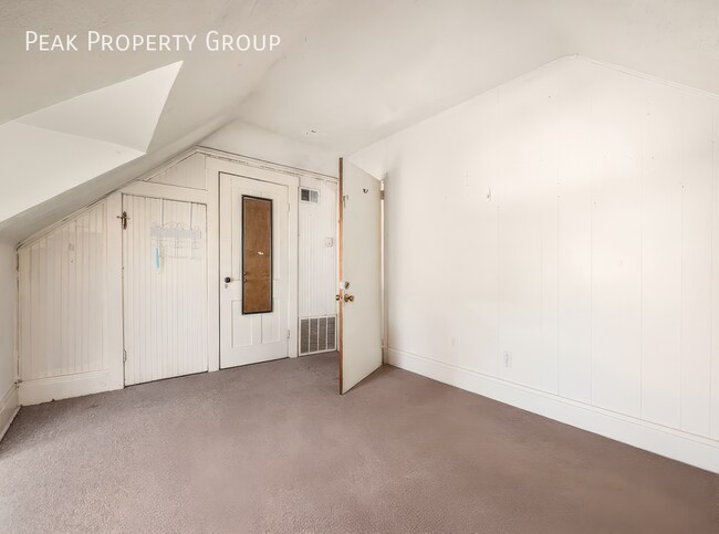 Building Photo - 202 W 8th Ave