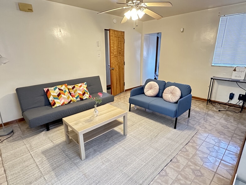 Building Photo - 10 Oakland Sq