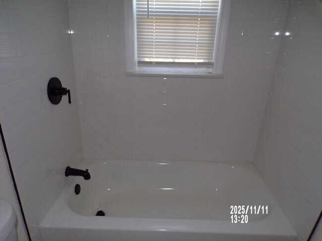 Building Photo - 1607 NW Lincoln Ave