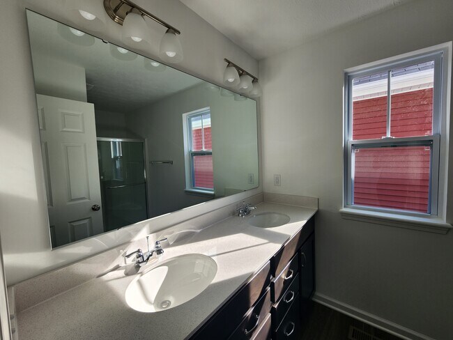Building Photo - 326 N Warman Ave