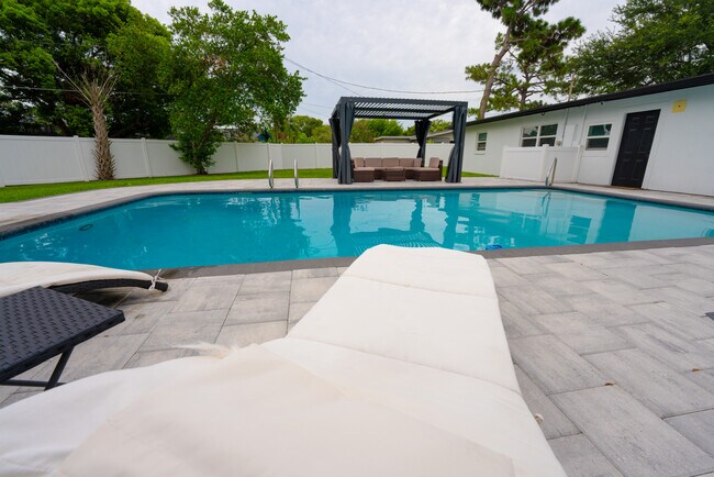 Building Photo - 2627 Ambergate Rd