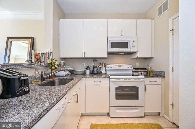 Building Photo - 1570 Spring Gate Dr.