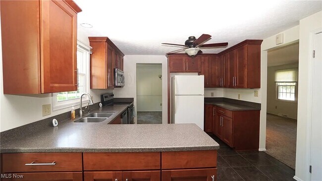 Building Photo - 5907 Sunset Dr