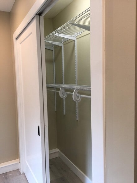 Building Photo - 841 Seale Ave