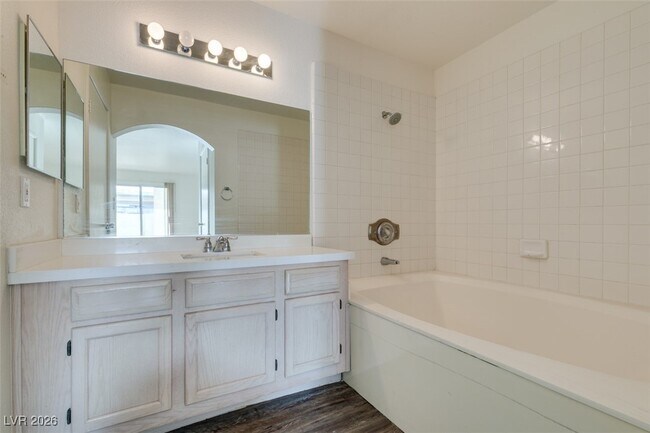 Building Photo - 698 S Racetrack Rd