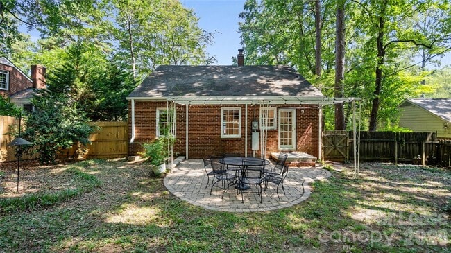 Building Photo - 2126 Arnold Dr