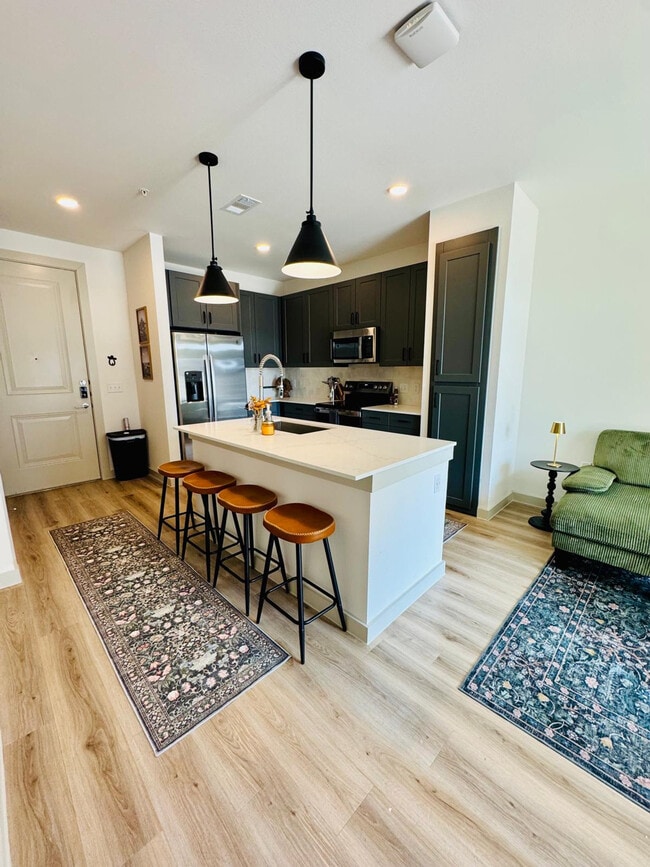 Building Photo - 1301 Leah Ave