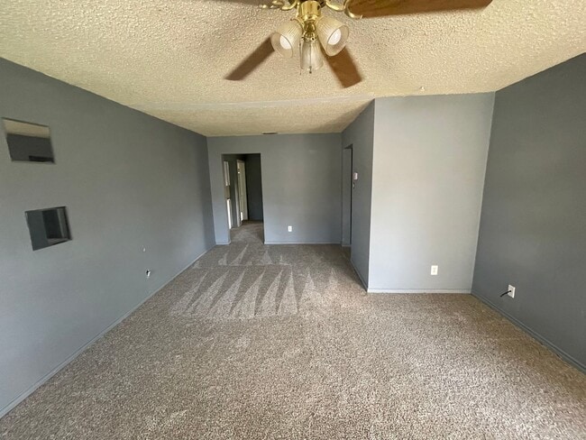 Building Photo - 3 bedroom, 1 bath