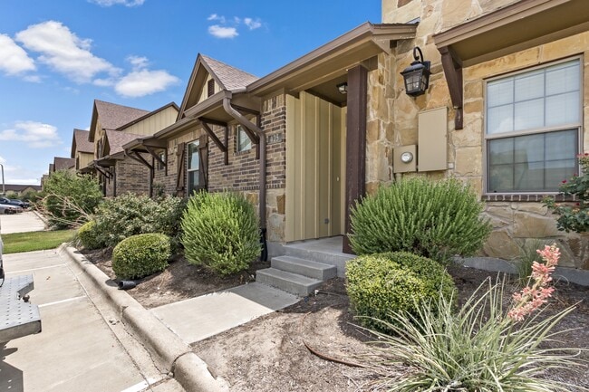 Building Photo - 425 Baby Bear Dr