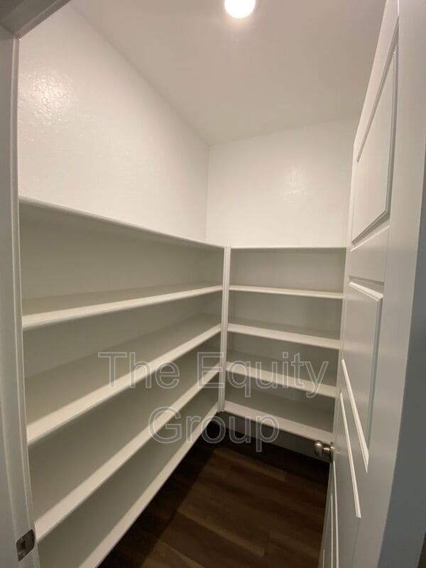 Building Photo - 113 E Tyler Ave