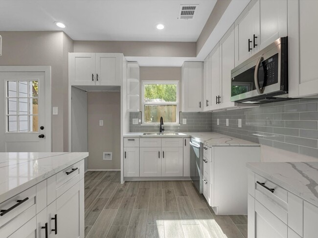 Building Photo - 7802 Queen St