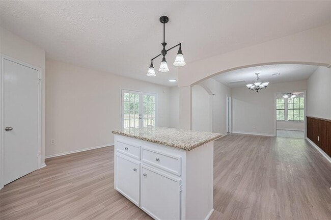 Building Photo - 5323 Forest Dr