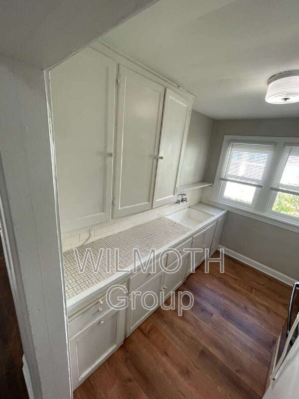 Building Photo - Emerson Avenue 841