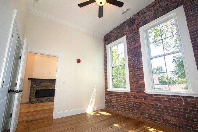 Building Photo - 440 Central Ave