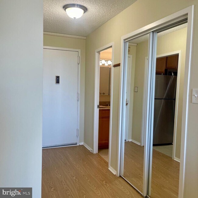 Building Photo - 5225 Pooks Hill Rd