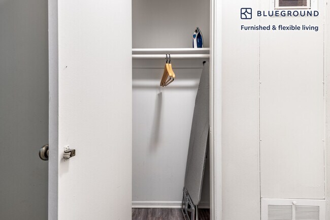 Building Photo - 311 S Doheny Dr