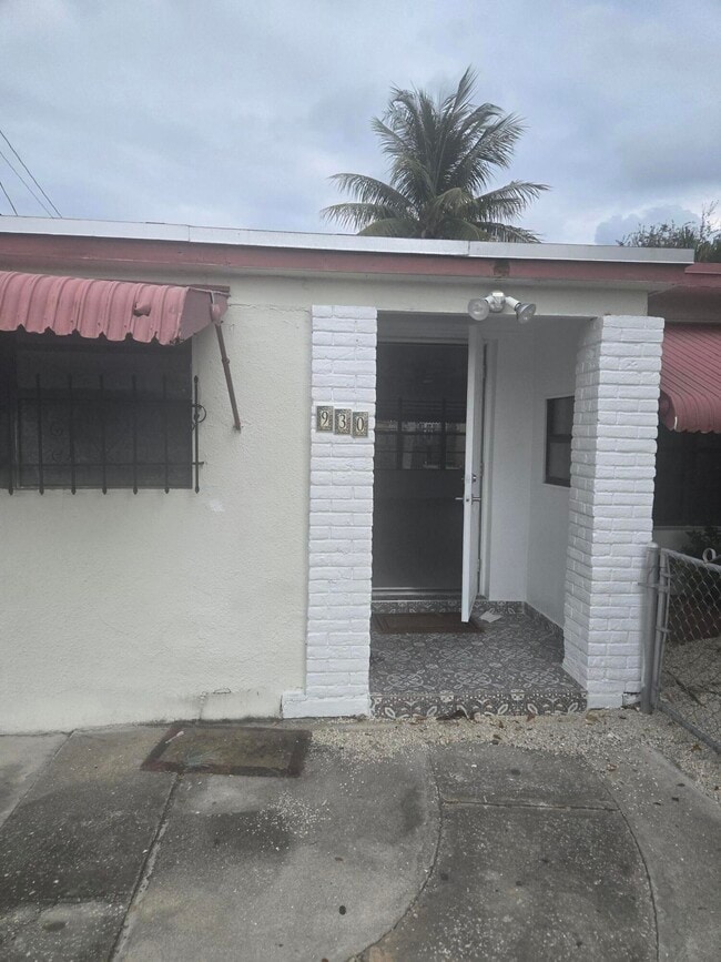 Building Photo - 930 N K St