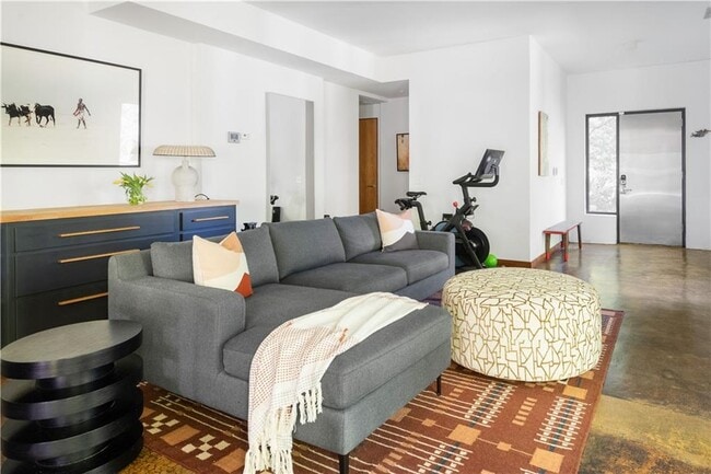 Building Photo - 515 Claire Dr NE