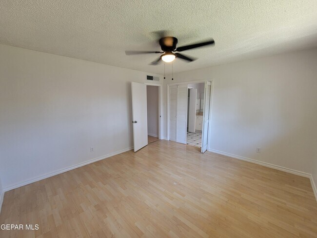 Building Photo - 6836 Orizaba Ave