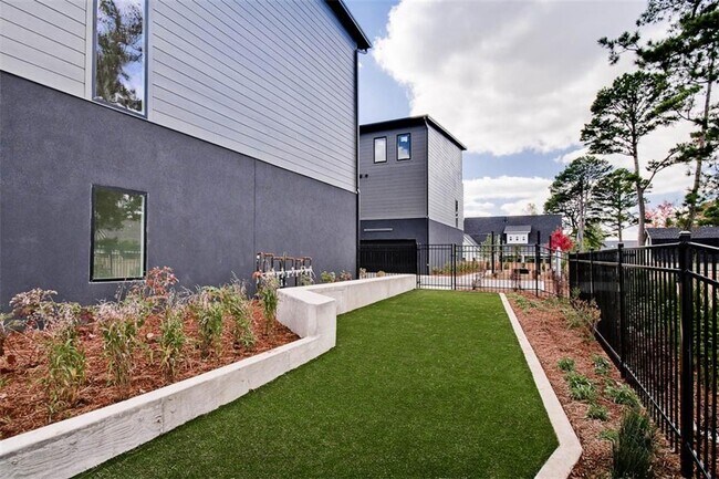 Building Photo - 212 NW 9th St