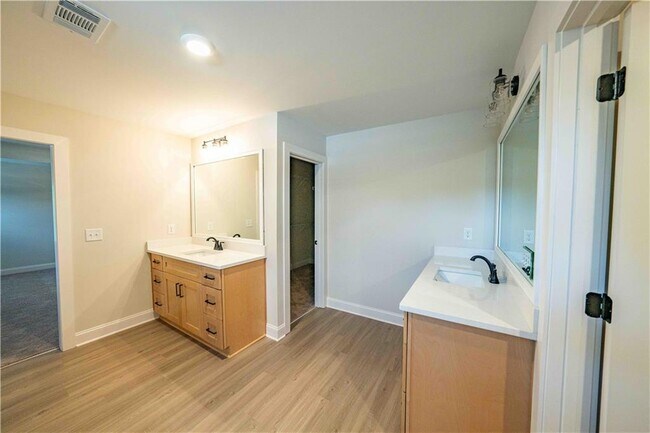 Building Photo - 373 Creek Wood Pk Dr
