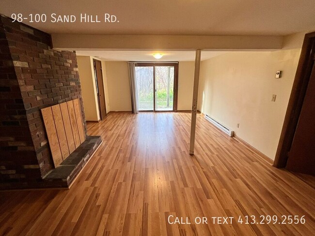 Building Photo - Charming 3 BR in a Quiet Amherst Location