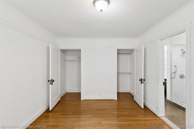 Building Photo - 15 E Kirby St