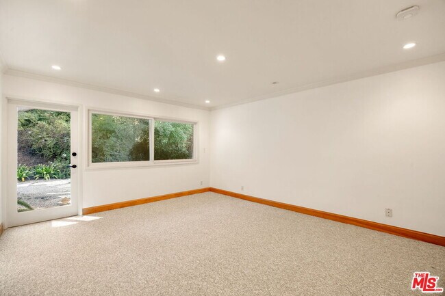 Building Photo - 7972 Mulholland Dr