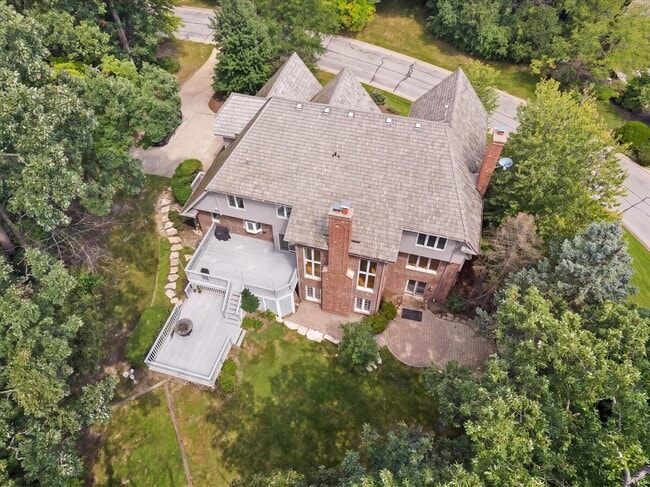 Building Photo - 9336 Falling Waters Dr W
