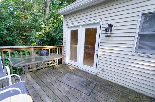 Building Photo - 4 bedroom, 2.5 bath: Available August 2026